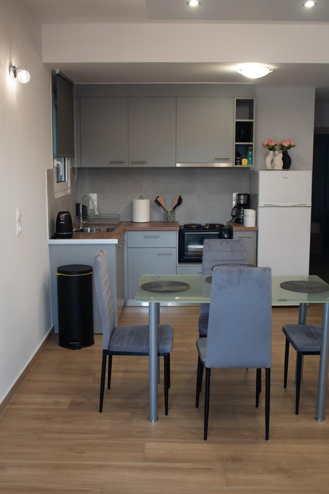 Giakost Apartments V Near Airport Artémida Eksteriør bilde
